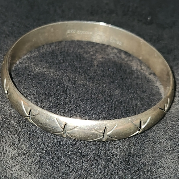 Solid Mexican sterling silver bracelet Etched Bangle Handmade Vintage - Picture 2 of 3